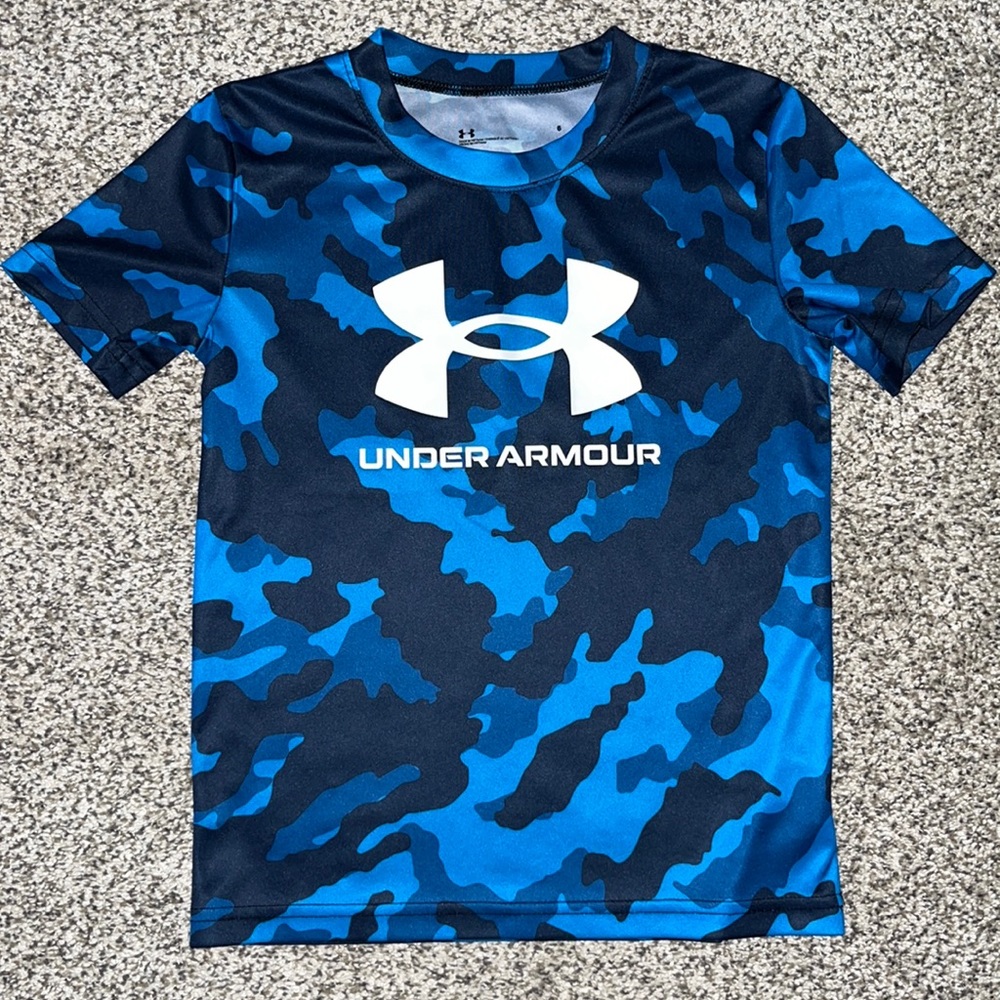 Under Armour boys 6 blue camo dri-fit shirt